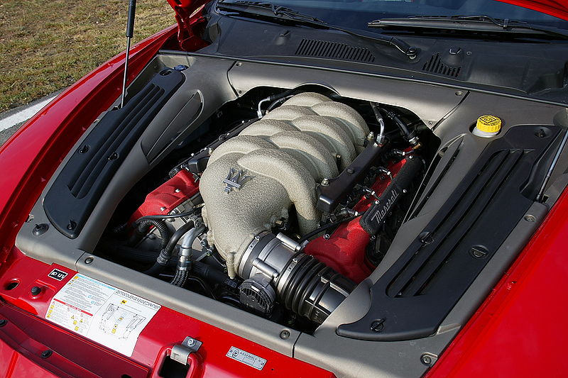 800px-Maserati_V8_4.2l_engine_001.JPG