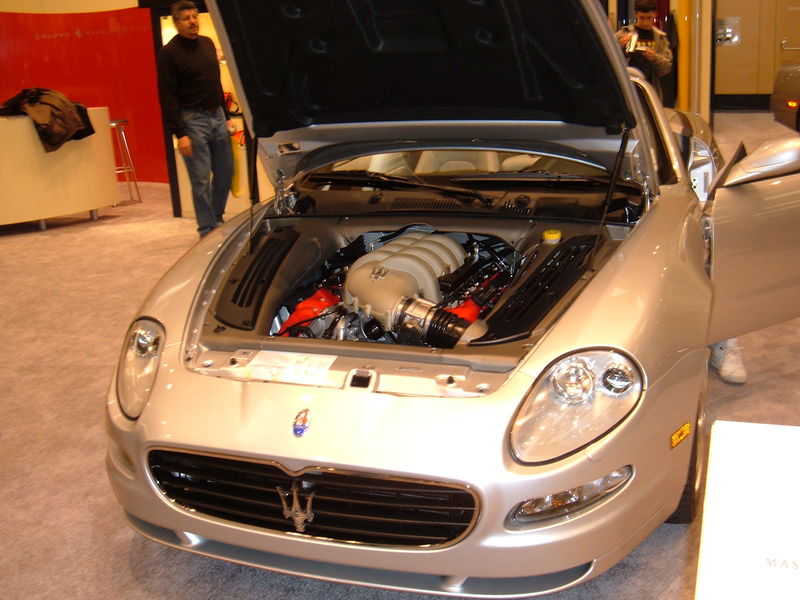 800px-2005_silver_Maserati_Coup%C3%A9.JPG