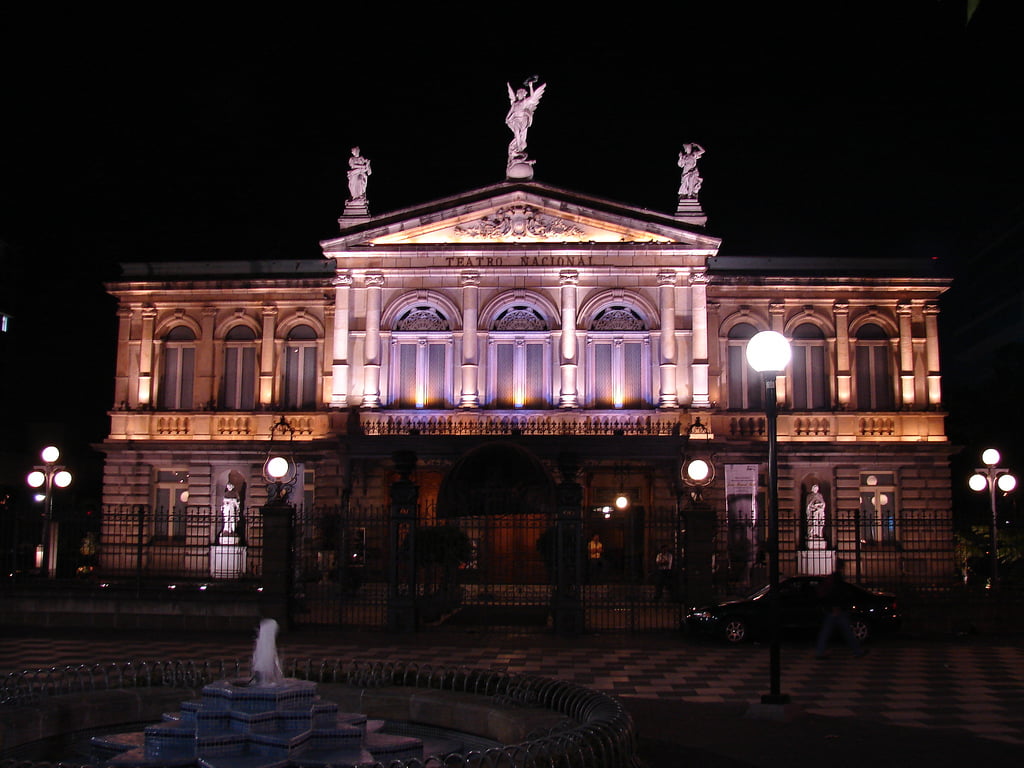 Vista-nocturna-Teatro-Nacional.jpg
