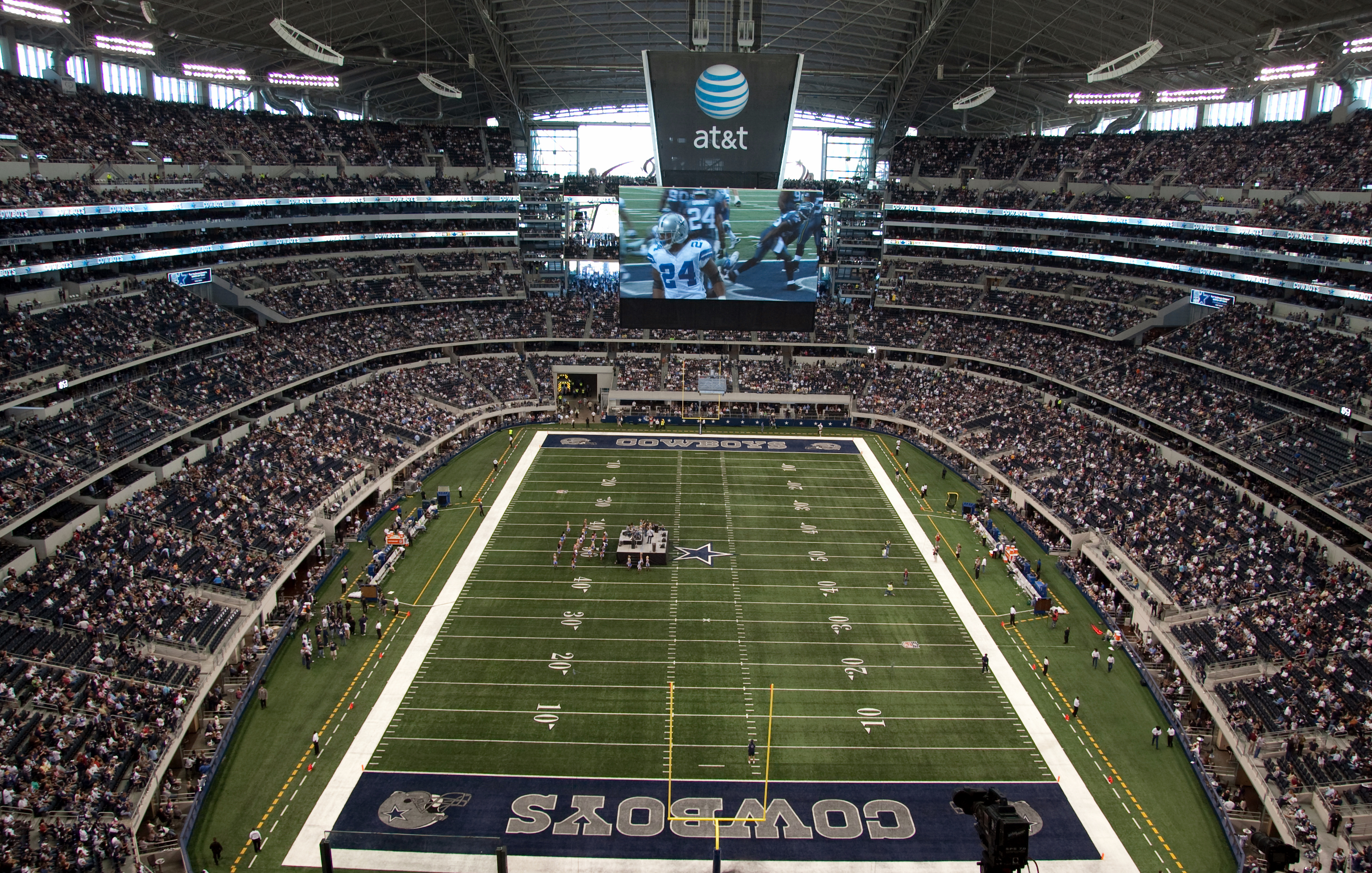 Cowboys_Stadium_field.jpg