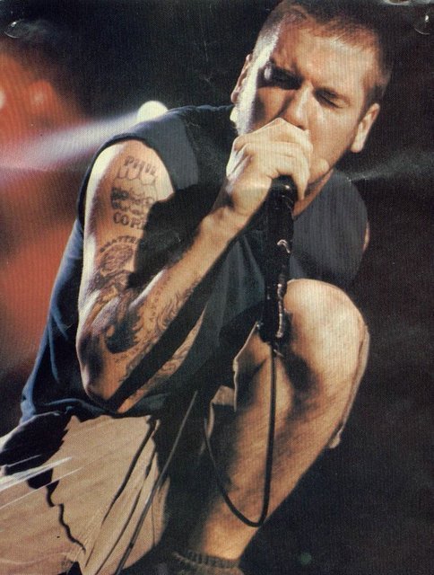 Phil-Anselmo-pantera-3278841-484-640.jpg