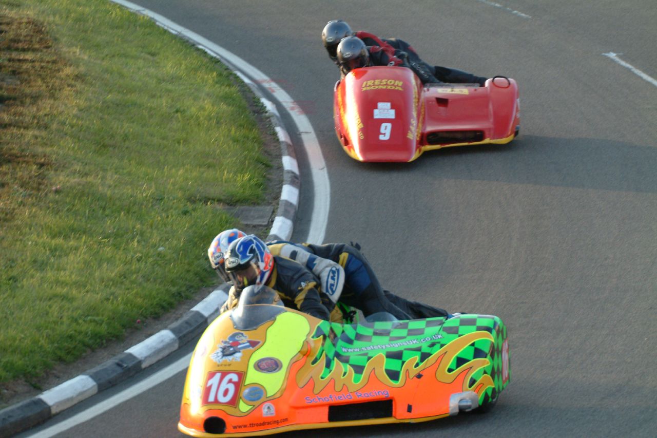 Sidecars_Isle_of_Man_TT_Race.jpg