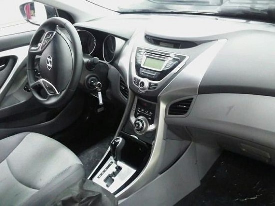 2011-hyundai-elantra-interior-550x412.jpg