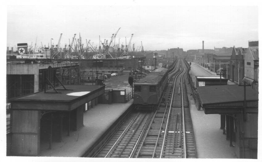 TrainLeavingHuskissonDockStn.jpg