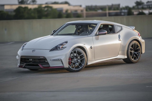 2017-nissan-370z_100556352_m.jpg