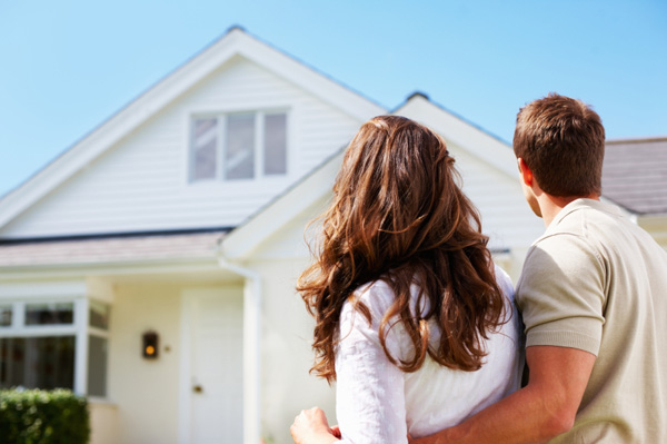 couple-looking-at-new-home.jpg