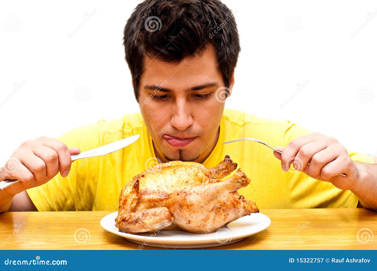 hombre-joven-hambriento-que-espera-para-comer-el-pollo-15322757.jpg
