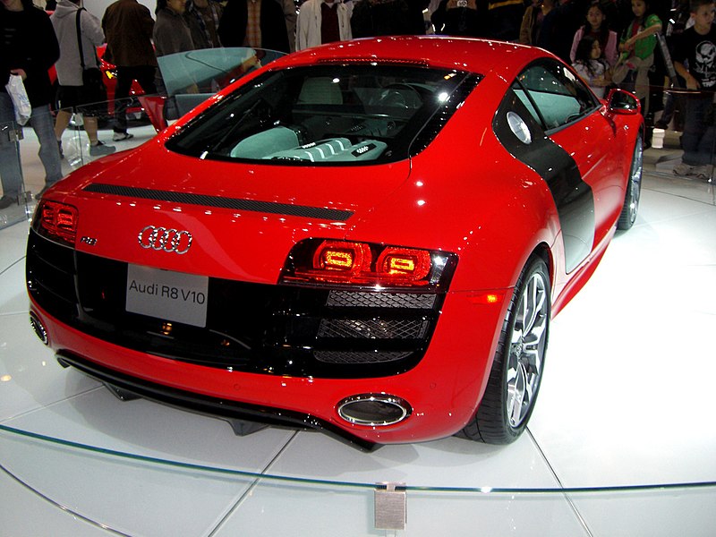 800px-Audi_R8_V10.jpg