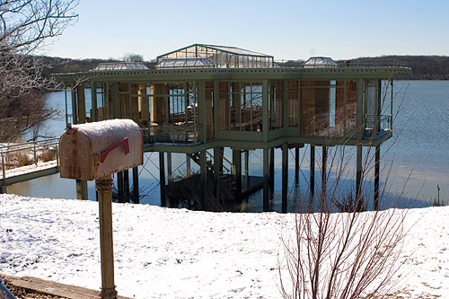 1349953064-modern-lake-house.jpeg