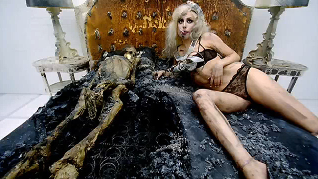 lady-gaga-bad-romance-video-31.jpg