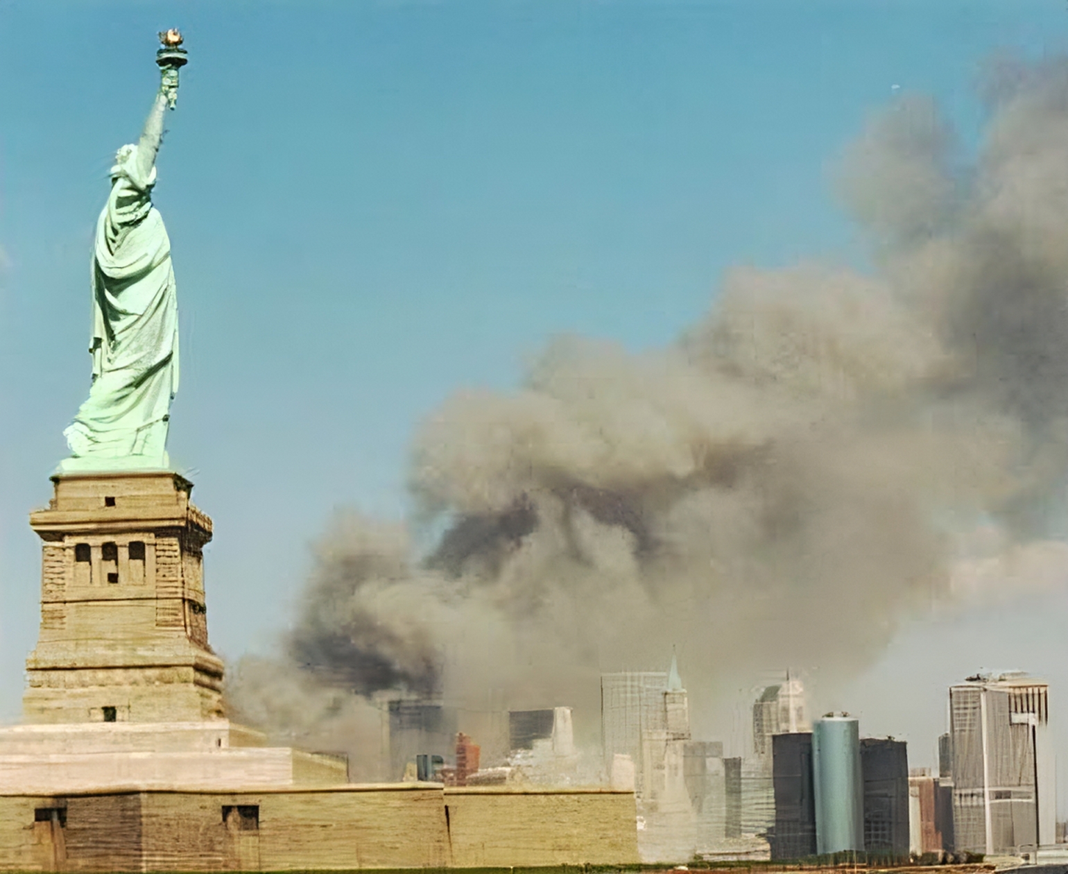 National_Park_Service_9-11_Statue_of_Liberty_and_WTC.jpg