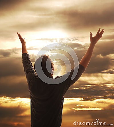 hombre-en-alabanza-thumb1475585.jpg