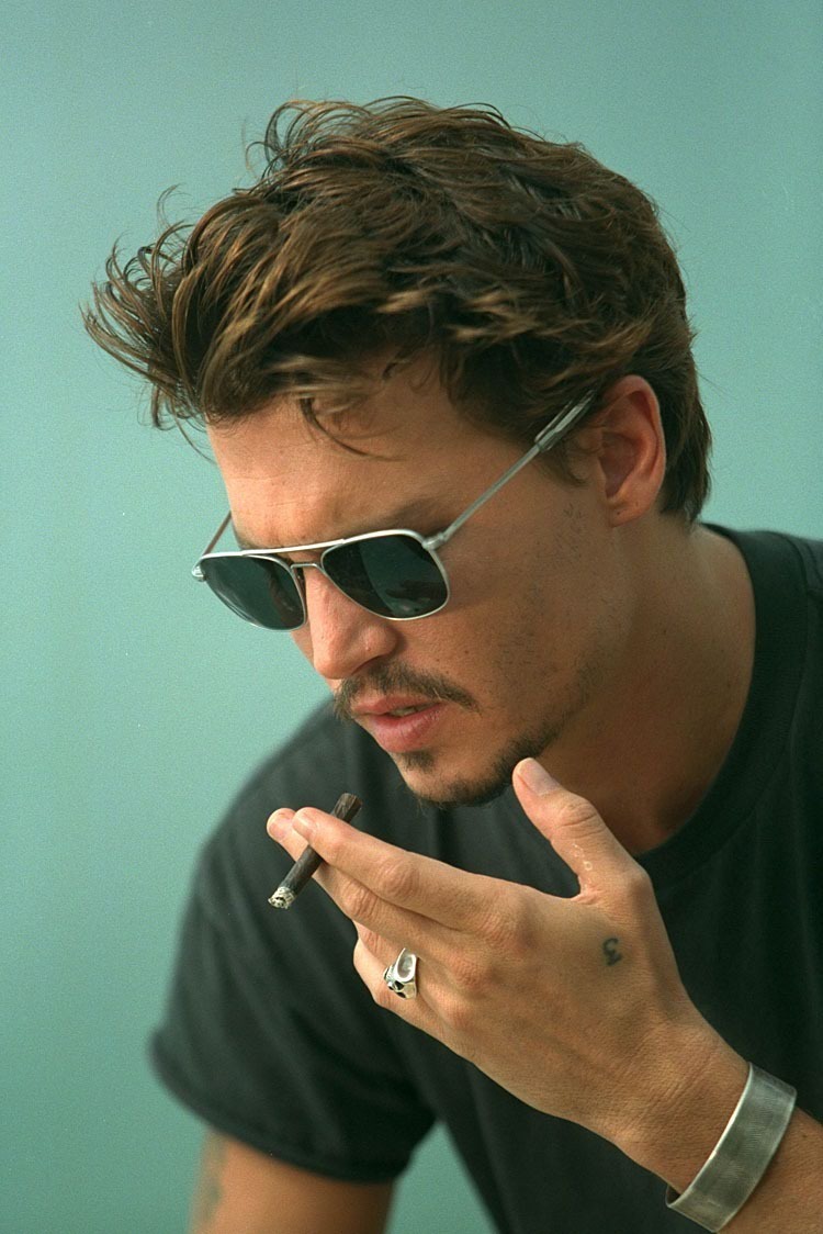 Johnny-Deep-johnny-depp-7044800-750-1124.jpg