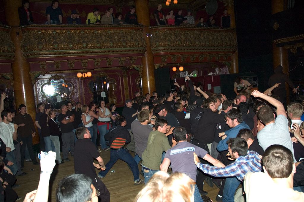 Crowd_moshing.jpg