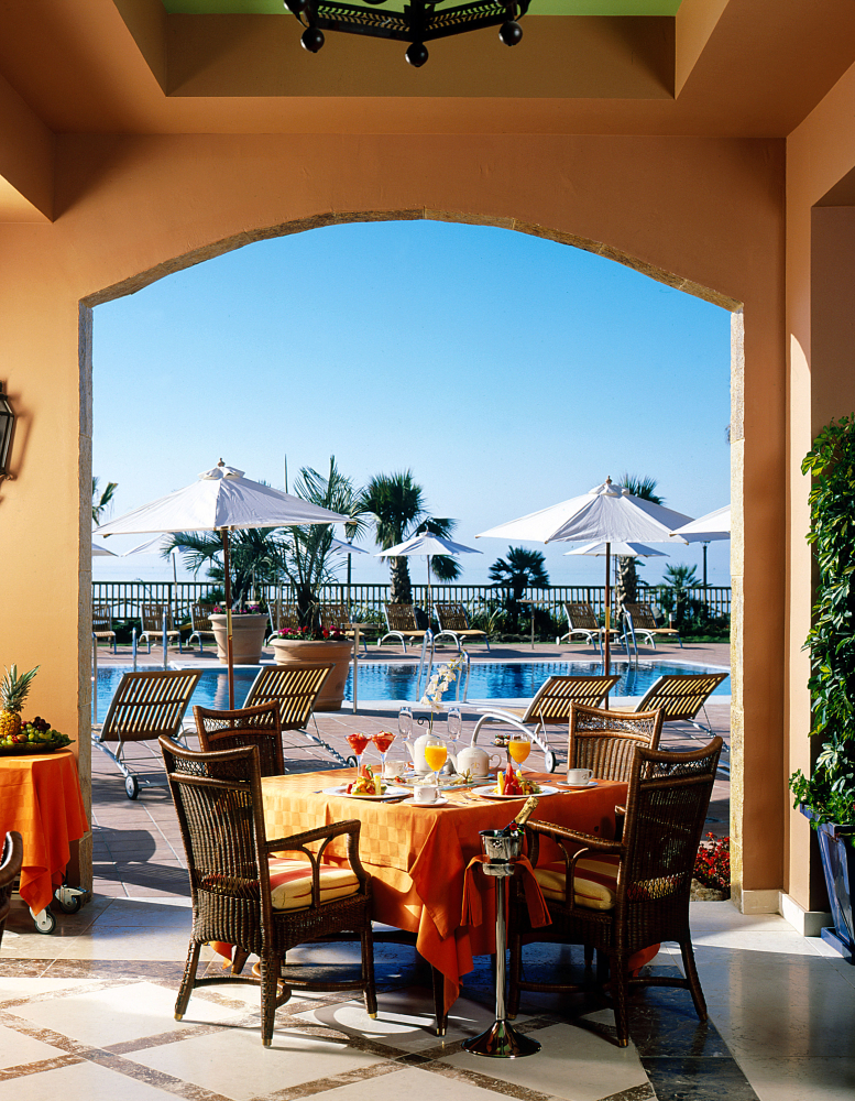 desayuno_piscina_fondo.jpg
