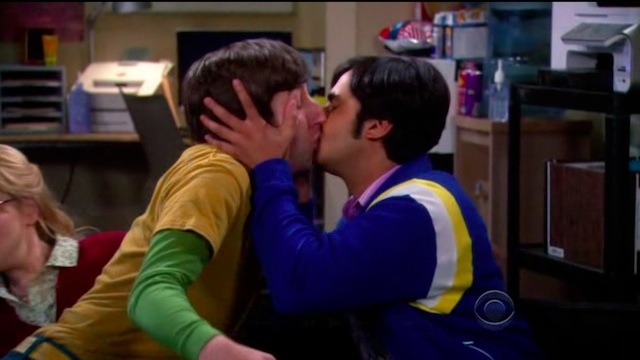 Raj_howard_kiss.jpg