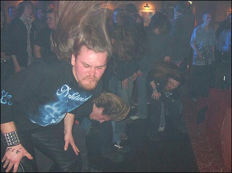 31_head_banging_470x352.jpg