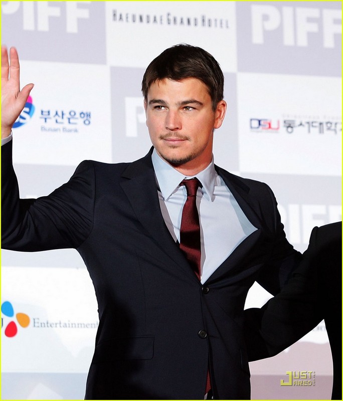 josh-hartnett-korea-kickoff-04.jpg