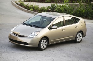 2004-Toyota-Prius-01-300x199.jpg