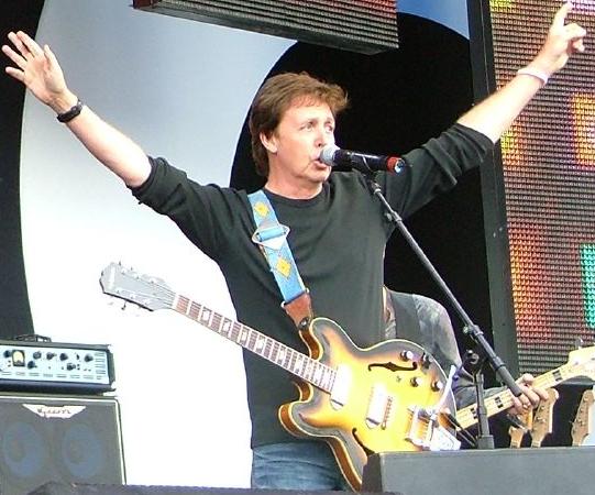 Paul_McCartney_%26_Bono_Live8.jpg
