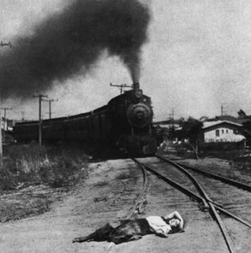 black-and-white-dark-death-distress-suicide-train-Favim.com-52795.jpg