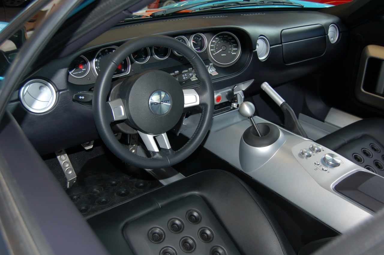 Ford_GT_interior.jpg